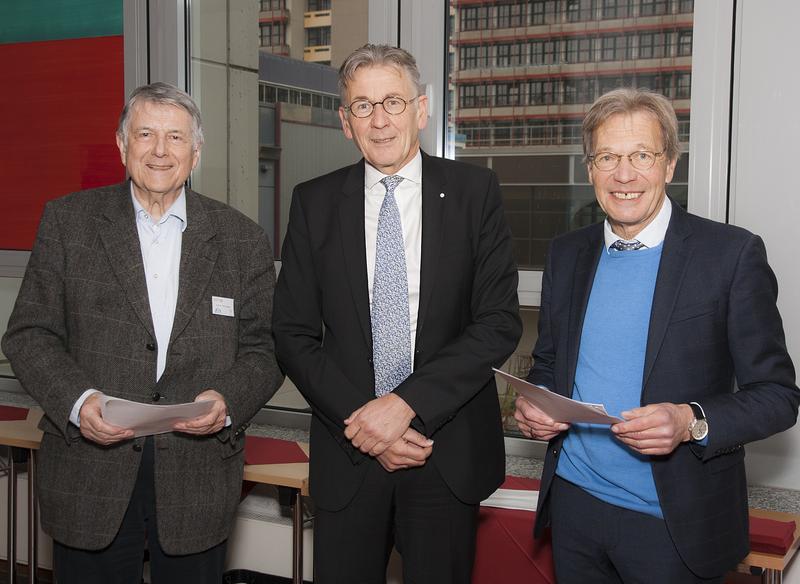 Prof. Dr. Rainer Ziegler vom BDK Wirtschaftswissenschaften, Hochschulpräsident Prof. Dr. Jürgen Bock und Wirtschaftsdekan Prof. Dr. Dieter Rüth (v.l.n.r).