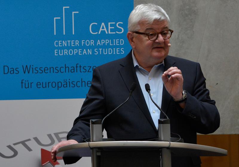 Joschka Fischer (hier bei der Eröffnungsfeier des Center for Applied European Studies) ist erneut zu Gast an der Frankfurt UAS.