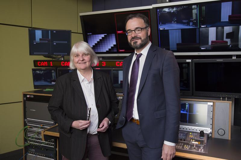 Prof. Dr. Gabriele Hooffacker und Prof. Dr. Marc Liesching von der HTWK Leipzig