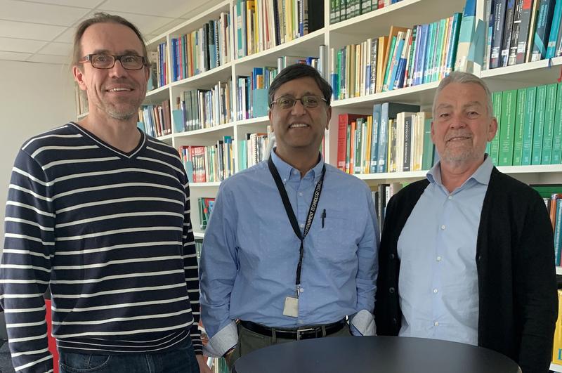 Von links nach rechts: Dr. Wulf Menzel (Abt. Pflanzenviren, DSMZ), Prof. Dr. Hanu R. Pappu (Washington State University), Dr. Stephan Winter (Abt. Pflanzenviren, DSMZ)