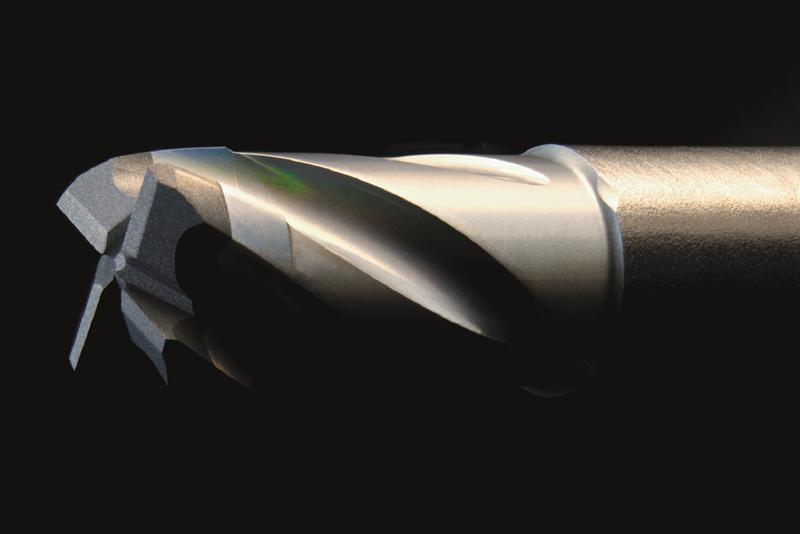 Carbide drills can be produced fully automatically from simple blanks. The machine receives blanks and geometry data – the laser parameters are automatically selected.