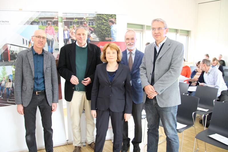 (v. l.): Prof. Dr. Hans Pongratz (DGS), Universitätspräsident Prof. Dr. Burghart Schmidt, Prof.in Dr.in Andrea Bührmann (DGS), Prof. Dr. Uwe Fachinger und Prof. Dr. Frerich Frerichs (beide IfG).