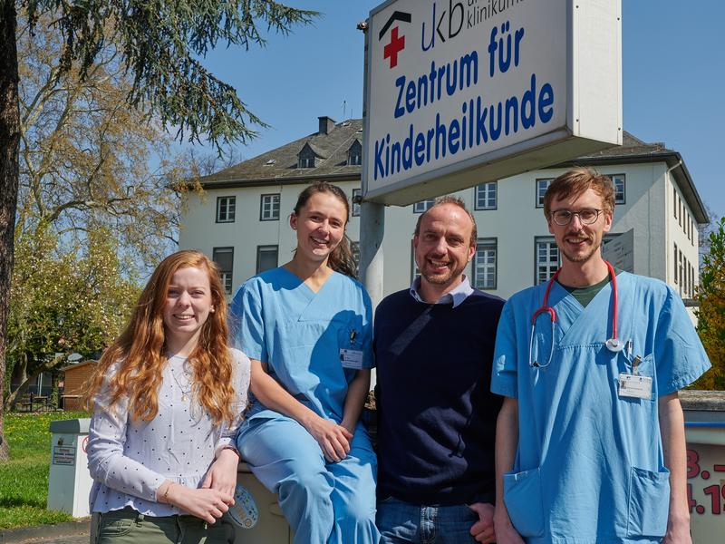 Das Team (von links): Doktorandin Caroline Kolvenbach, Dr. med. Alina Hilger, Prof. Dr. rer. nat. Benjamin Odermatt und Dr. med. Gabriel Dworschak. 