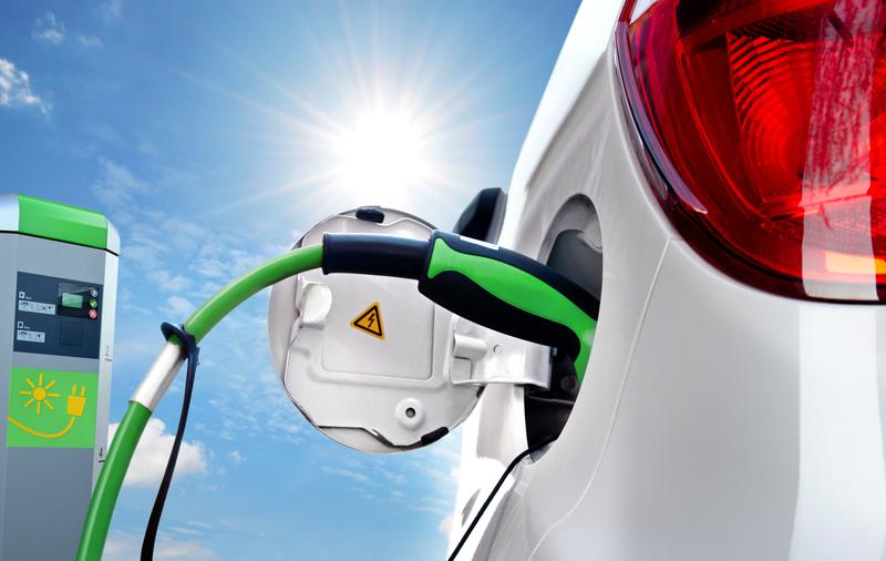 On-board chargers allow the users of electric vehicles to be independent of fixed-location DC charging stations. Such units need to be compact, lightweight and cost-efficient. 