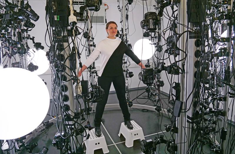 110 Kameras sind auf Bayerns Ministerin für Digitales gerichtet: Judith Gerlach lässt am Lehrstuhl für Mensch-Computer-Interaktion der Uni Würzburg einen Avatar von sich erstellen.