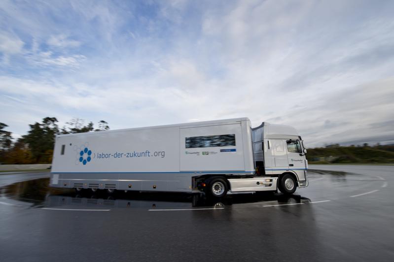 Mobile epidemiological laboratory of the Fraunhofer IBMT.