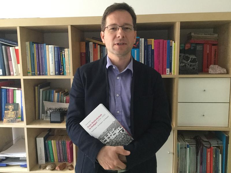 Prof. Dr. Tomáš Zdražil lässt die Geschichte der ersten Waldorfschule lebendig werden
