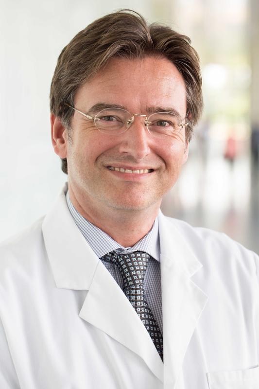 Prof. Dr. med. Marc-Eric Halatsch forscht seit über 20 Jahren an Möglichkeiten, die Behandlung der aggressiven Glioblastome zu verbessern.