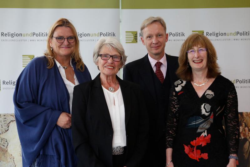 Festrednerin Prof. Dr. Lyndal Roper, Sprecher Prof. Dr. Nils Jansen, Bürgermeisterin Karin Reismann und WWU-Prorektorin Prof. Dr. Monika Stoll (von rechts) 