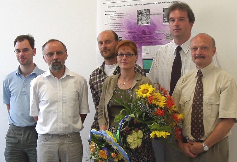 Die Prüfungskommission mit der erfolgreichen Absolventin (v.l.n.r.): Bob Metzger, Dr. Volkmar Giggel, Dr. Jochen Taubert, (Bereich Projekte Technologie der Carl Zeiss Jena GmbH); Anja Herboth; Prof. Dr. J. Bliedner und Prof. W. Thonfeld (FH Jena)