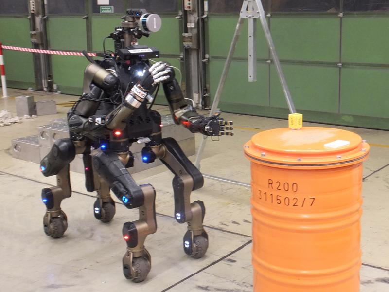 Der Rettungsroboter „Centauro“ zeigte im vergangenen Oktober beim CENTAURO-Anwendungspartner Kerntechnische Hilfsdienst GmbH sein Können. 