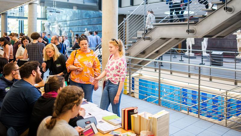 Am Campus der Friedrich-Schiller-Universität Jena gibt‘s auch beim diesjährigen Infotag am 25. Mai viel zu sehen und über das Studium zu erfahren. 