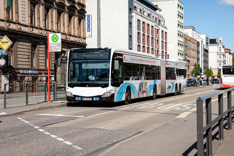 Der „Jubiläumsbus“ fährt auf der Line 5 – einer der meistbefahrenen Busstrecken Europas.