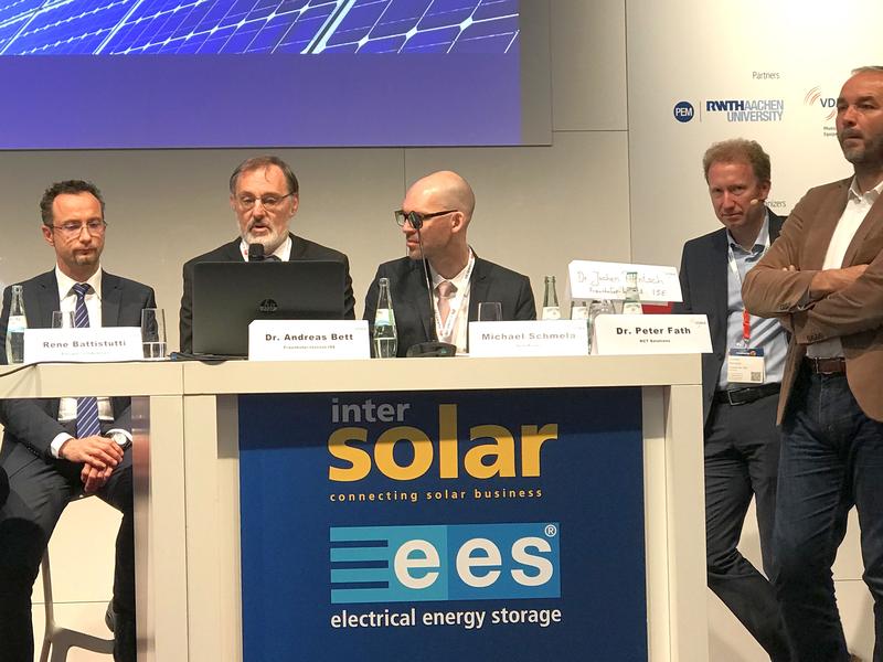 Diskussion mit Rene Battistutti (Energetica Industries), Dr. Andreas Bett (Fraunhofer ISE), Michael Schmela (SolarPower), Dr. Jochen Rentsch (Fraunhofer ISE) und Dr. Peter Fath (RCT Solutions).