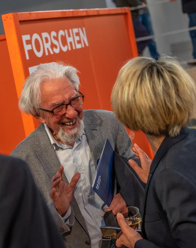 Prof. Dr. Gotthilf Hempel mit Museumsdirektorin Prof. Dr. Sunhild Kleingärtner