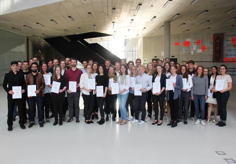 Gruppenbild: 44 HCU-Studierende erhalten das Deutschlandstipendium