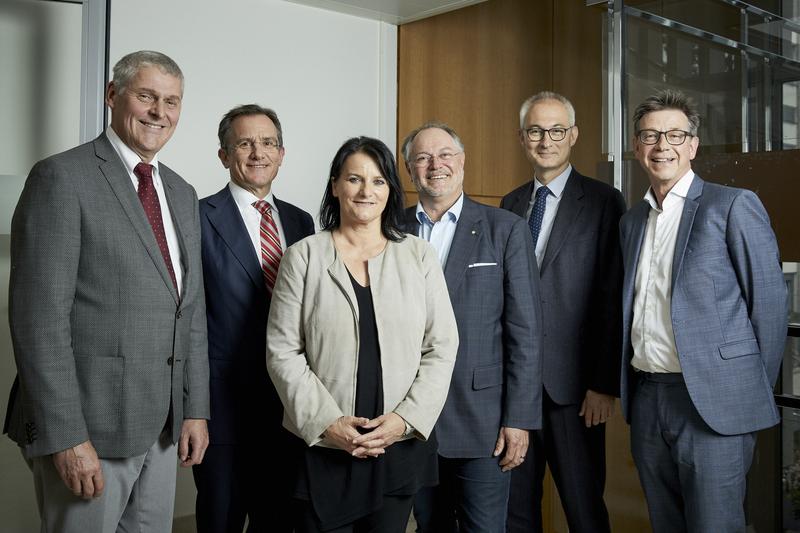 Chr. Leumann, Rektor UniBE, M. Rubin, Leiter BCPM, Chr. Häsler, Erziehungsdirektorin, U. E. Jocham, Direktionspräsident Insel, B. Pulver, VR-Präsident Insel, M. Egger, SNF-Präsident (v.l.n.r.)