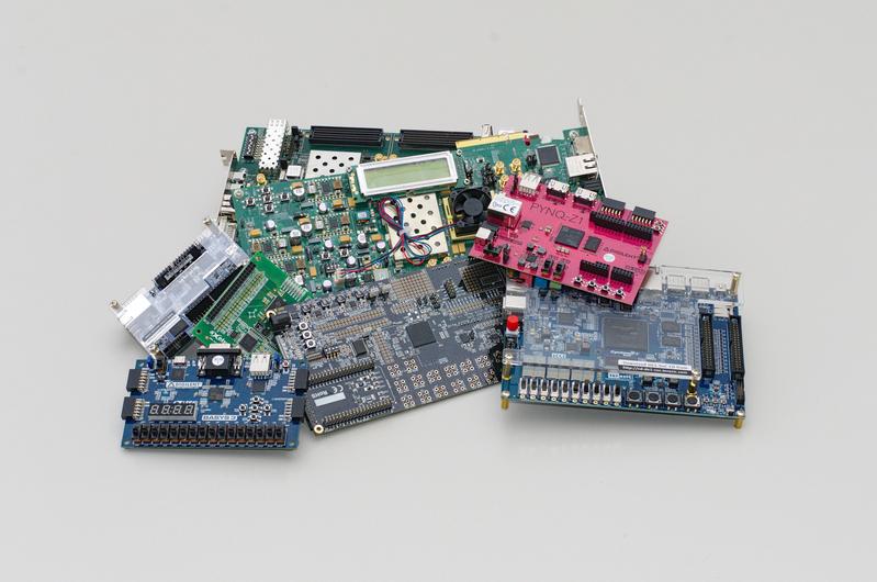 Field-Programmable Gate Arrays (FPGAs) sind flexibler als gewöhnliche, spezialisierte Computerchips. Dazu galten sie bislang als besonders sicher. 