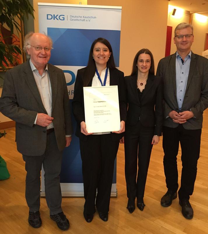 Verleihung des Promotionspreises der DKG, v.l.n.r.: Prof. Gert Heinrich (IPF/TUD),  Dr. Beatriz Basterra Beroiz (Goodyear), Dr. Cristina Bergmann (DKG-Vorsitzende),  Dr. Stephan Westermann (Goodyear)