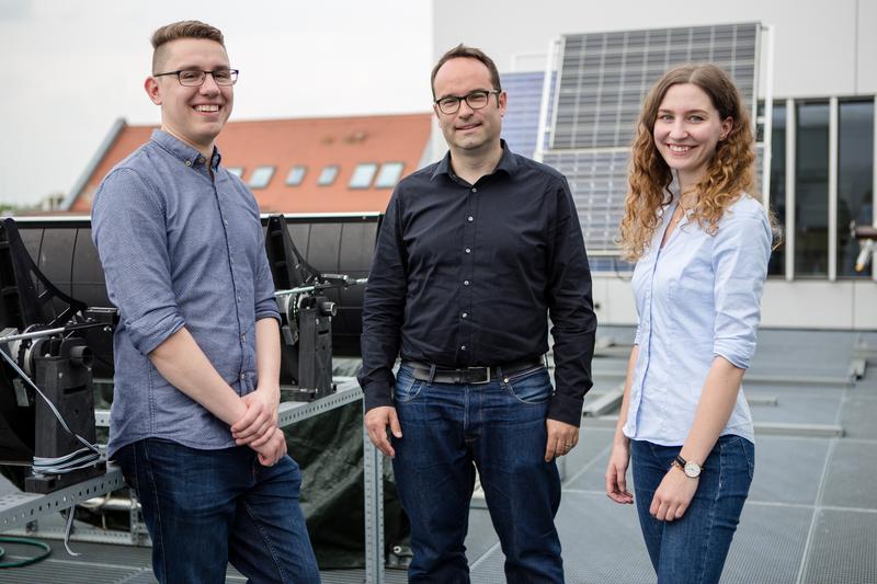 Haben ein Basismodell des deutschen Energieverbrauchs für das internationale  Online-Simulationsprogramm „Energyplan“ erstellt: Martin Hafemann, Prof. Jens Schneider und Stefanie Penzel. (v.l.n.r.)