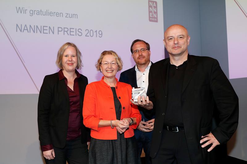 Tanjev Schultz (2.v.r.) bei der Verleihung des Nannen Preises 2019