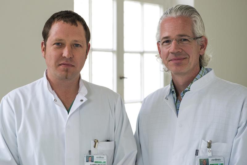 v.l.: Prof. Dr. med. Jörg Kempfert und Prof. Dr. med. Stephan Jacobs 