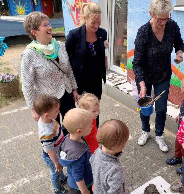 MdB Dr. Dietlind Tiemann, Nadine Syring, Astrid Styn (von links)