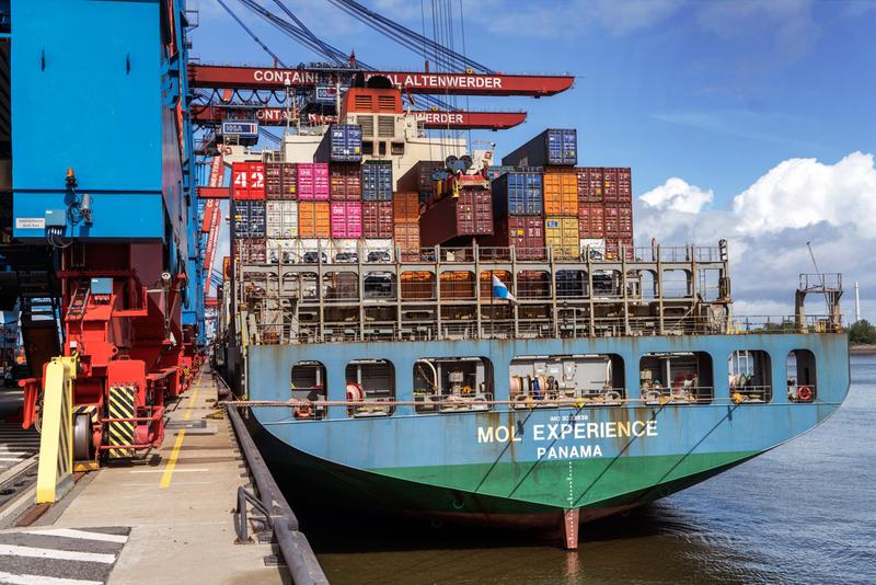 Unter Billigflagge: Reeder sparen Steuern und Sozialabgaben und können Umweltstandards umgehen, wenn sie ihre Schiffe in Panama, Liberia oder auf den Marshallinseln anmelden.
