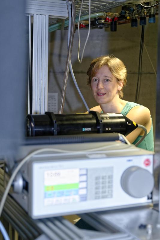 Meteorologist Dr. Wiebke Frey will use a combination of measurements in the wind tunnel of the TROPOS cloud laboratory and model simulations  in order to investigate mixing processes.