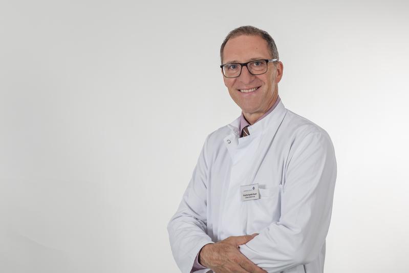 Neuer Lehrstuhlinhaber für Gefäßchirurgie an der Medizinischen Fakultät der Universität Augsburg: Prof. Dr. Alexander Hyhlik-Dürr