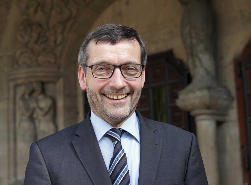 Der Universitätsrat hat Prof. Dr. Walter Rosenthal einstimmig für eine zweite Amtszeit als Präsident der Friedrich-Schiller-Universität Jena wiedergewählt. 