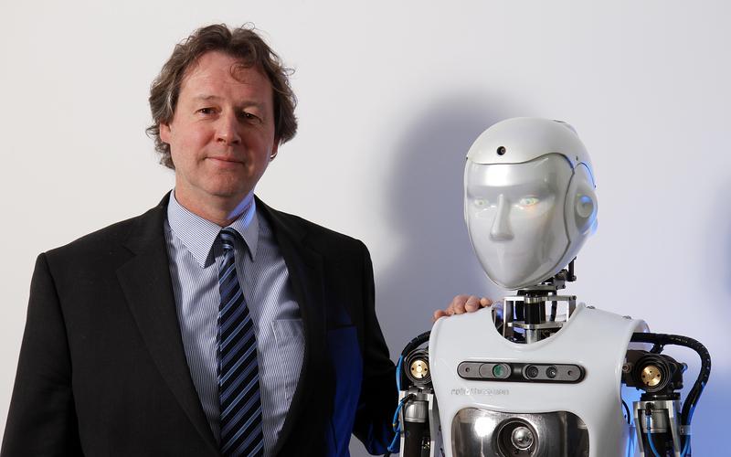 Professor Dr. Kasten Berns und sein Team bringen Robotern bei, Mimik und Gestik des Menschen richtig zu erkennen. 