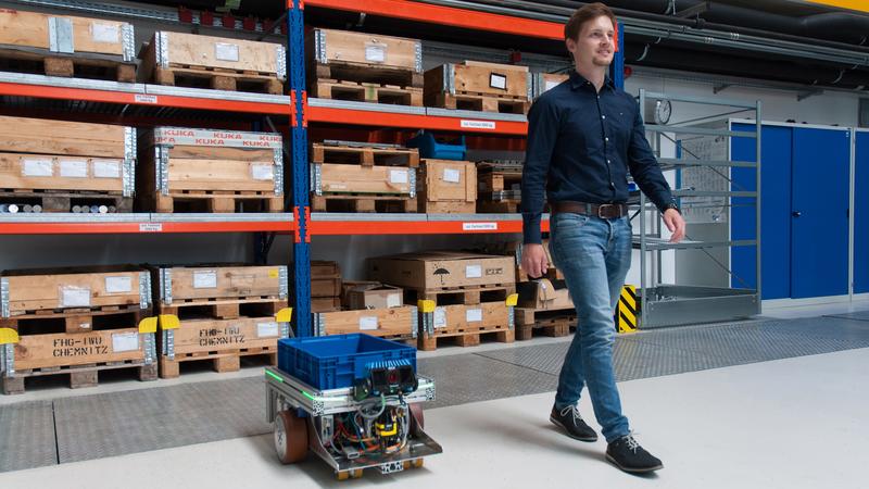Christoph Allmacher, research fellow at the Professorship of Machine Tool Design and Forming Technology, is testing the “Hubert” driverless transport system.
