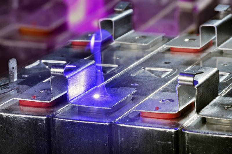 Laser beam welding of battery cells with a blue laser.