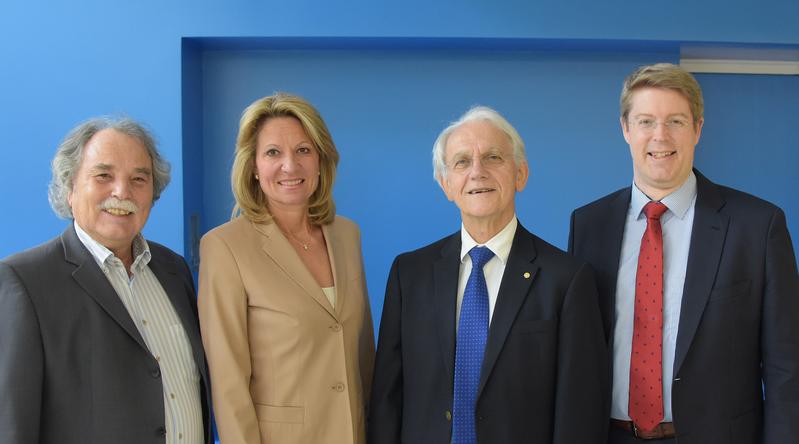 Prof. Dr. Gérard Mourou (3rd person from left) received an honorary doctorate from the Faculty of Mathematics and Natural Sciences at HHU on 13 June 2019.
