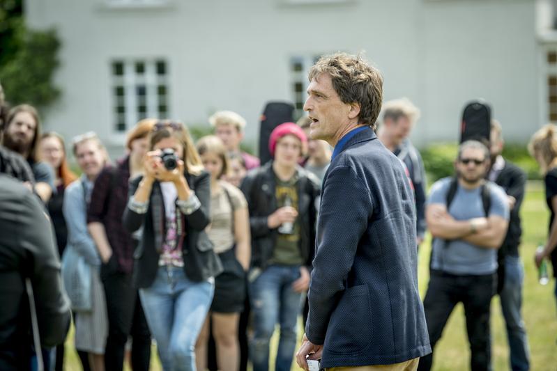 Hochschulpräsident Prof. Dr Andreas Bertram beim Spatenstich zum Neubau IfM