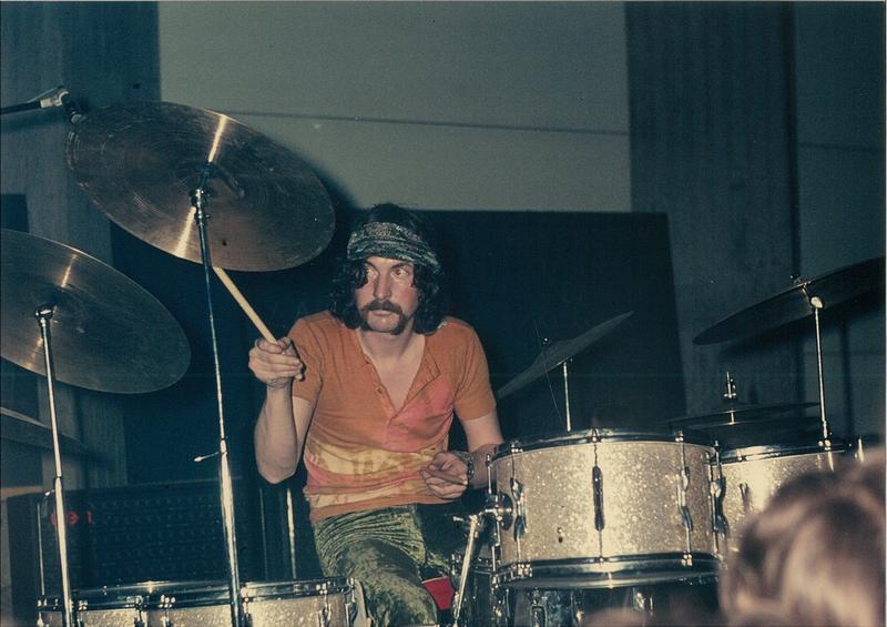 Pink-Floyd-Schlagzeuger Nick Mason bei einem Konzert in den Anfangstagen der Band.