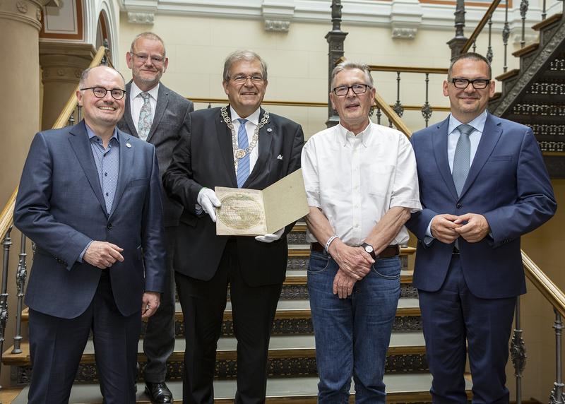 R.Zepf,Direktor der UB Rostock,Prof. H. Helbig,Prof.W.Schareck, Rektor Uni. Rostock,Dr.U. Fries von der Johannes und Annitta Fries-Stiftung,Prof.M.Hilger Generalsekretär der Kulturstiftung der Länder