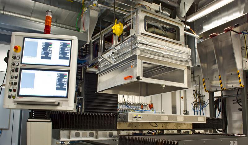 The Multi Remote System (MuReA) by Fraunhofer IWS welds, cuts and structures components on a large scale and productively with high-power lasers. 