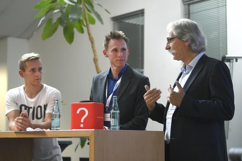 Ein Höhepunkt beim Tag der offenen Tür war die Podiumsdiskussion mit Johannes Floors, Frank Busemann und dem Sportpsychologen Prof. Dr. Michael Gutmann (v.l.).