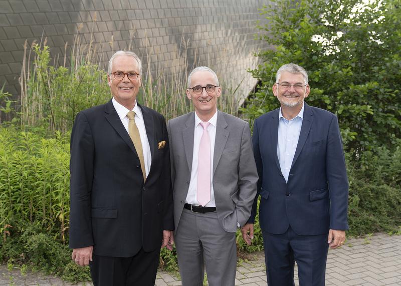 Prof. Dr. Andreas Groß, Leiter Weiterbildung und Technologietransfer Fraunhofer IFAM, Prof. Dr. Bernd Mayer, Institutsleiter Fraunhofer IFAM, Dr. Roman Götter, Leiter Fraunhofer Academy (v.l.n.r.).