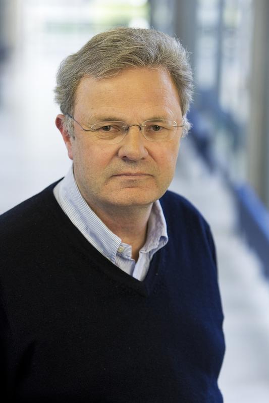 Wolfgang Baumeiser erhält für die von ihm entwickelte Kryo-Elektronentomographie den Stifterverbandspreis 2019. Die Methode eröffnet zahlreiche Anwendungsmöglichkeiten, u. a. in der Elektronik.