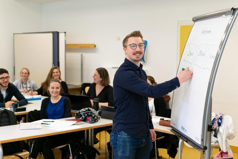 Nah an der Praxis: Der neue Bachelor-Studiengang Management Pflege und Gesundheit an der Frankfurt UAS startet im Wintersemester 2019/20.
