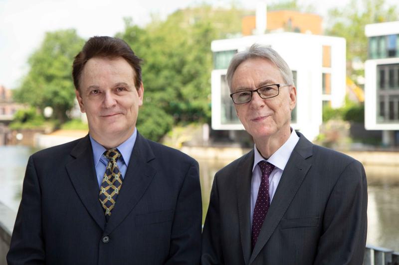 HFH-Präsident Prof. Dr. Peter François (l.) und HFH-Kanzler Prof. Dr. Johannes Wolf.