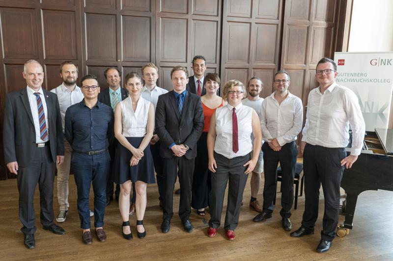 Preisverleihung des DIES ACADEMICUS 2019 mit JGU-Präsident Prof. Dr. Georg Krausch (1.v.l.) und den Vizepräsidenten Prof. Dr. Stephan Jolie (4.v.l.) und Prof. Dr. Stefan Müller-Stach (8.v.l.)