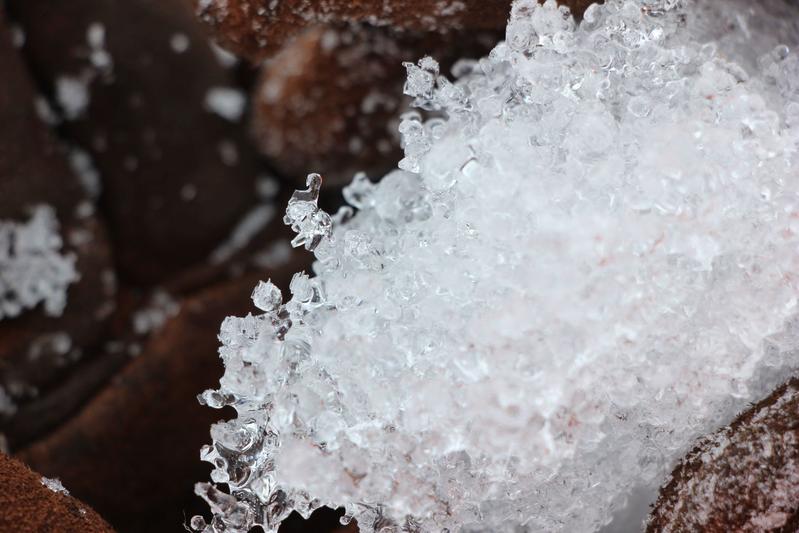 Detailaufnahme Schnee, entstanden auf der Polarstern-Expedition PS118 ins westliche Weddellmeer, Antarktis