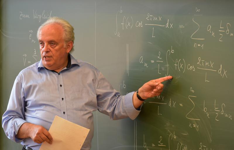 Prof. Dr. Karl-Heinz Lotze von der Universität Jena lädt zur Fortbildung für Astronomielehrerinnen und -lehrer ein.