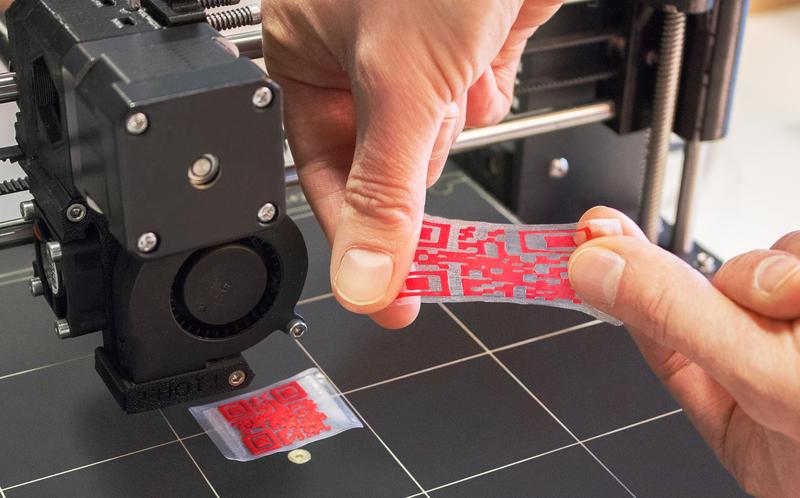 3D-gedruckte Formgedächtnispolymere ermöglichen die Herstellung von QR-Codes, beispielsweise um plagiatsgefährdete Waren zu kennzeichnen. 