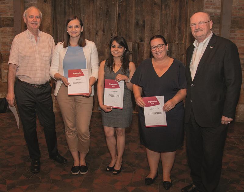 Vernetzungs-Stipendiaten der Deutschen Leberstiftung 2019 – Urkundenverleihung auf dem 16. HepNet Symposium (v. l. n. r.): C. Niederau, A. Wagner, T. Khera, N. Lehwald-Tywuschik, M. P. Manns