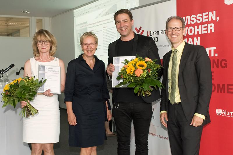 Winner Iris Pigeot, Senator for Science Eva Quante-Brandt, winner Andreas Fischer-Lescano and Vice President Andreas Breiter (left to right)